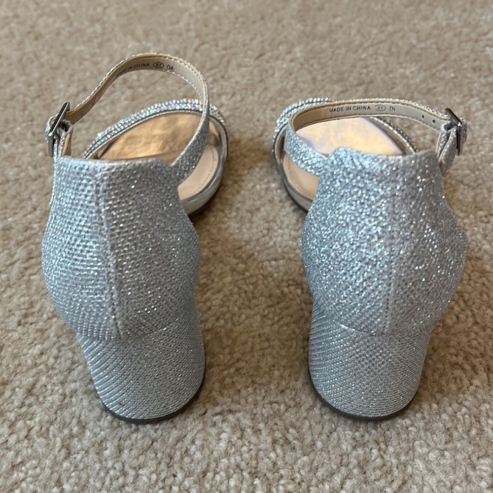NWT Nina Womens Silver Glitter Sparkle Shiny Strappy Sandal Heels Prom - size 6M - Picture 5 of 7